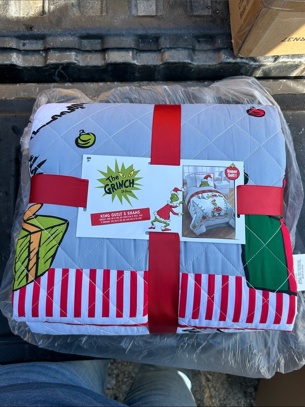 The Grinch Quilt & Shams Set